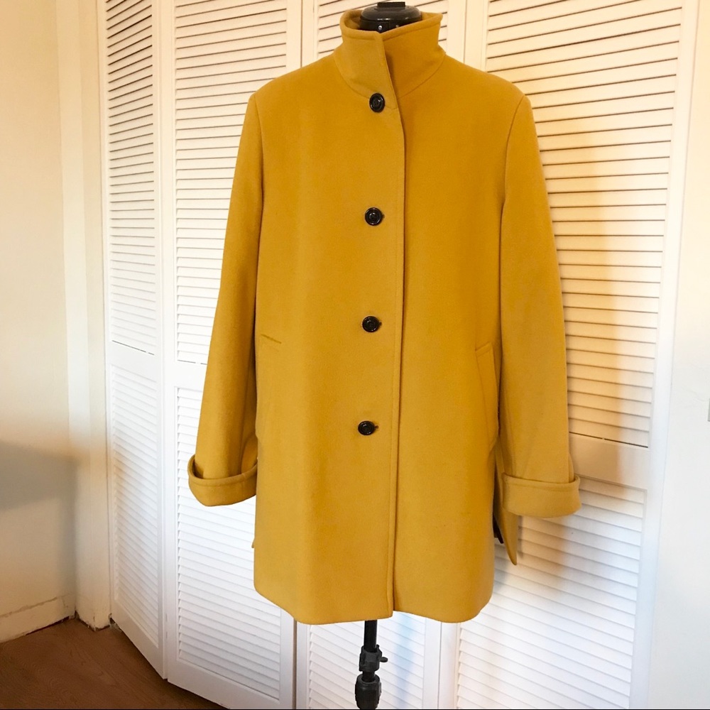 Yellow wool/cashmere too coat with buttons